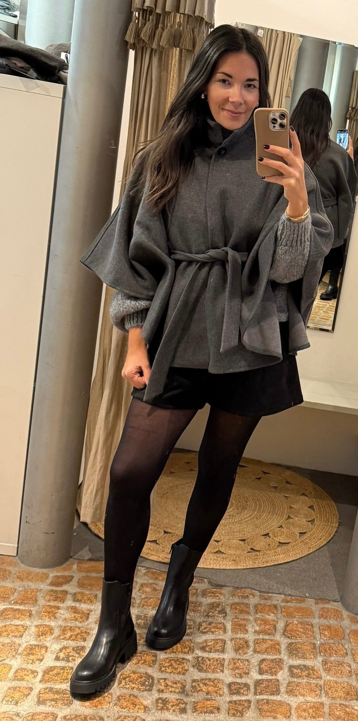 Fine Velours Shorts in schwarz