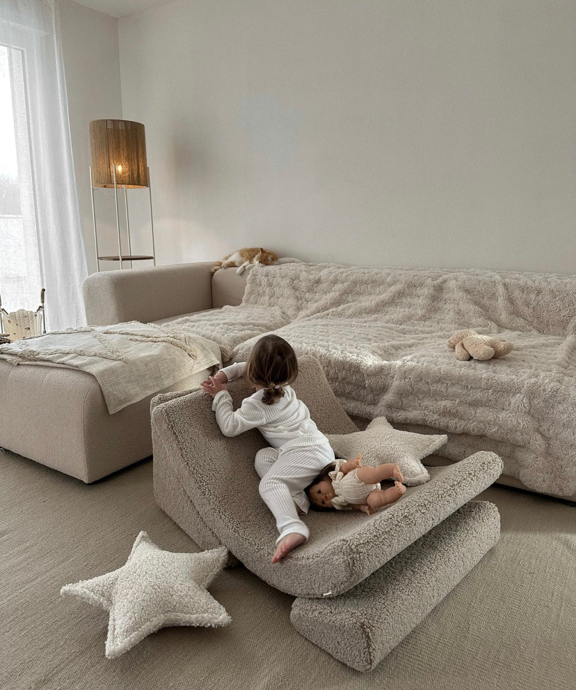 Wigiwama Moon Chair Teddy Biscuit