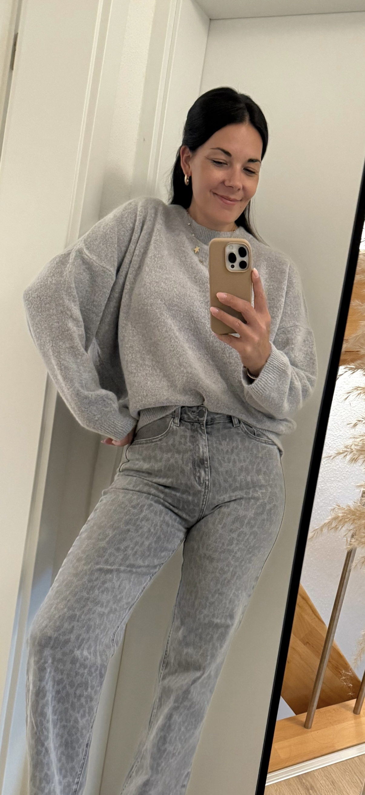 Pulli in Grau