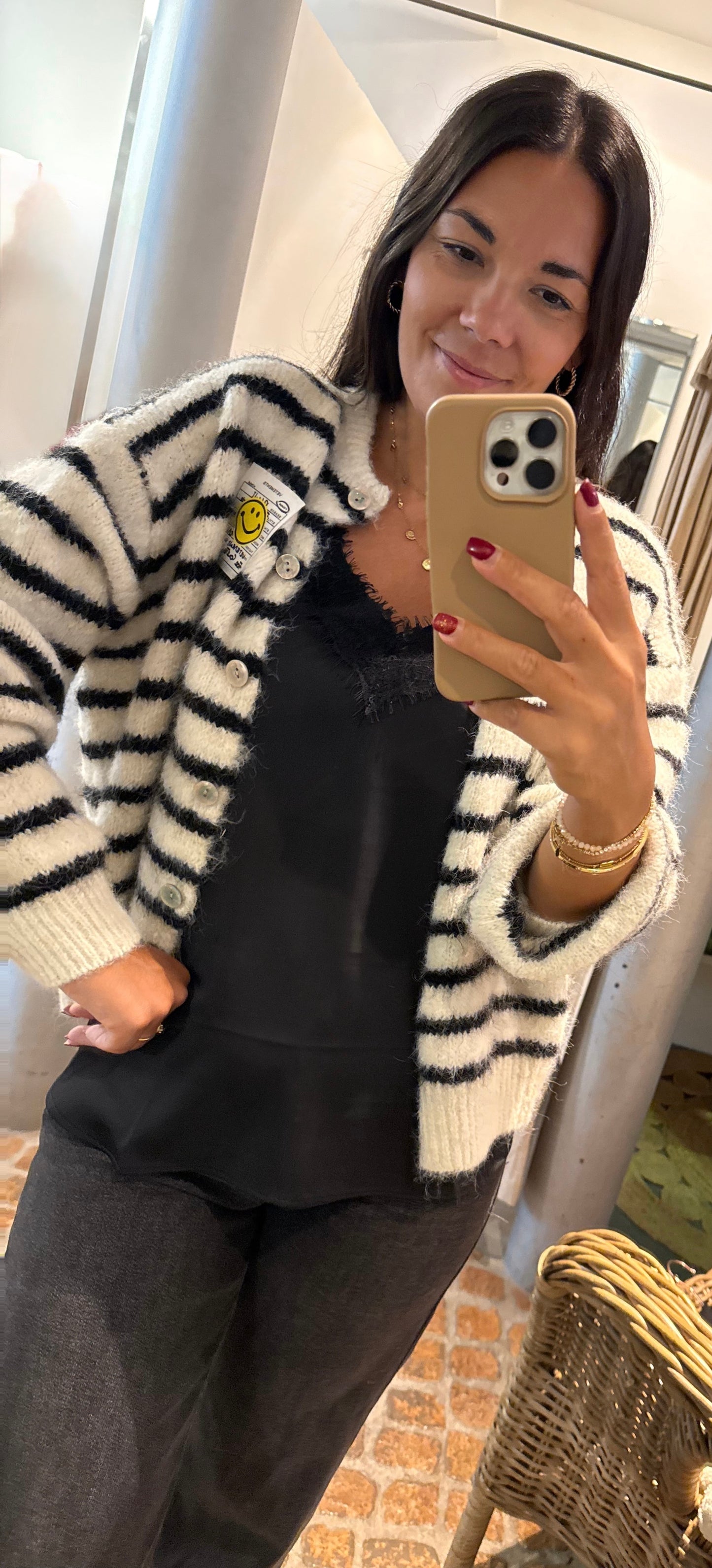 Kuschelige Strickjacke Smiley gestreift in schwarz
