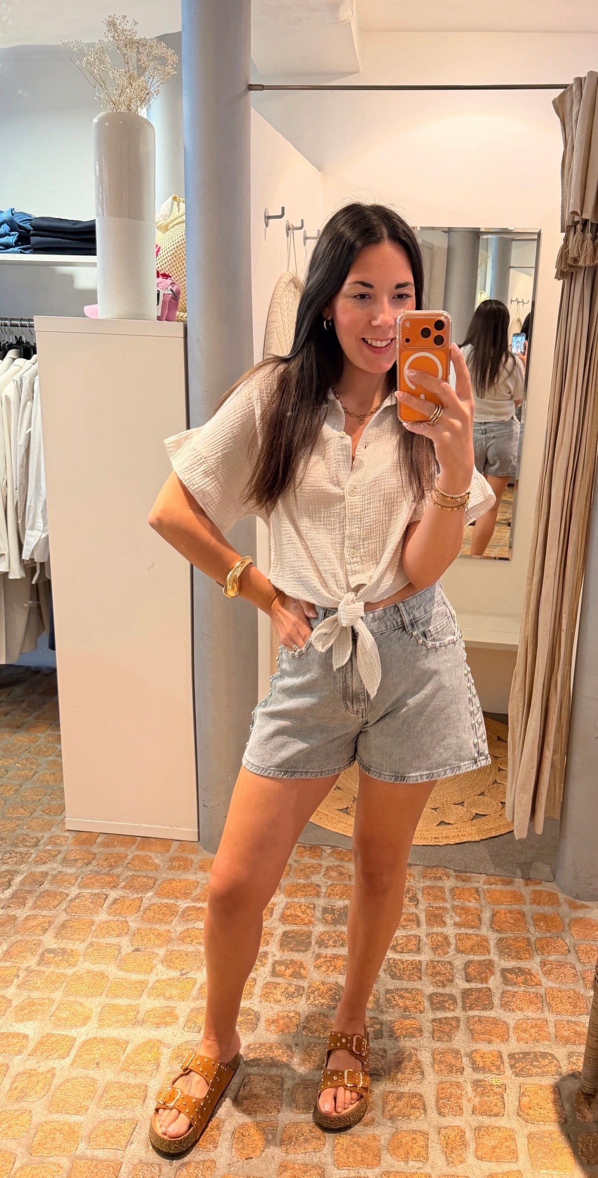 JEANS SHORT NIETEN DETAIL
