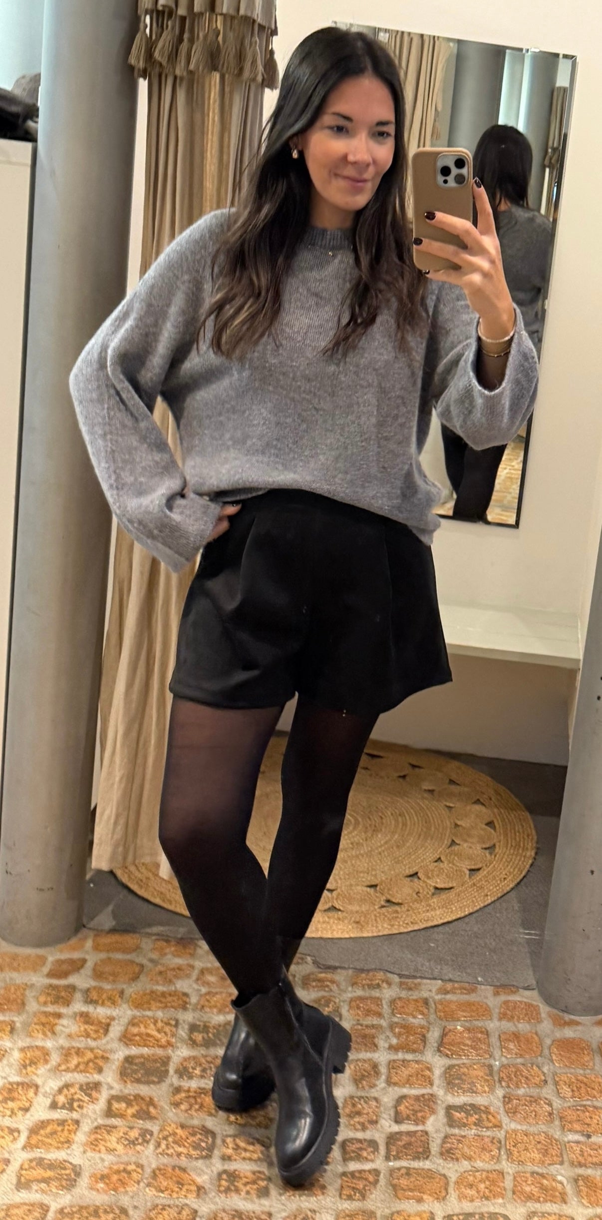 Fine Velours Shorts in schwarz