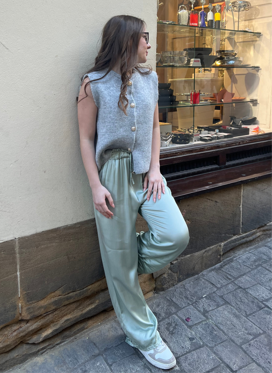 Satinhose in Salbei