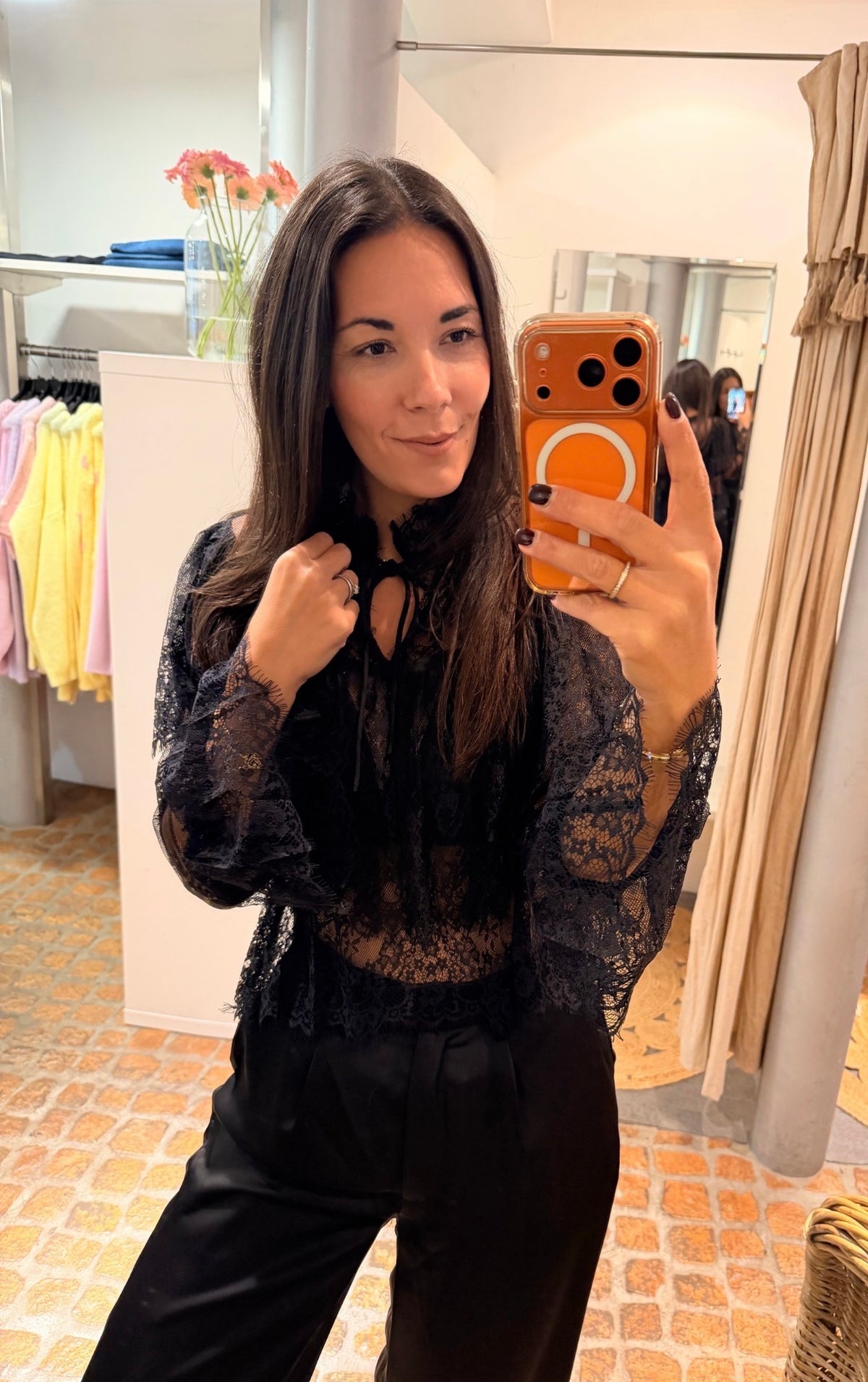 LACE BLUSE BLACK