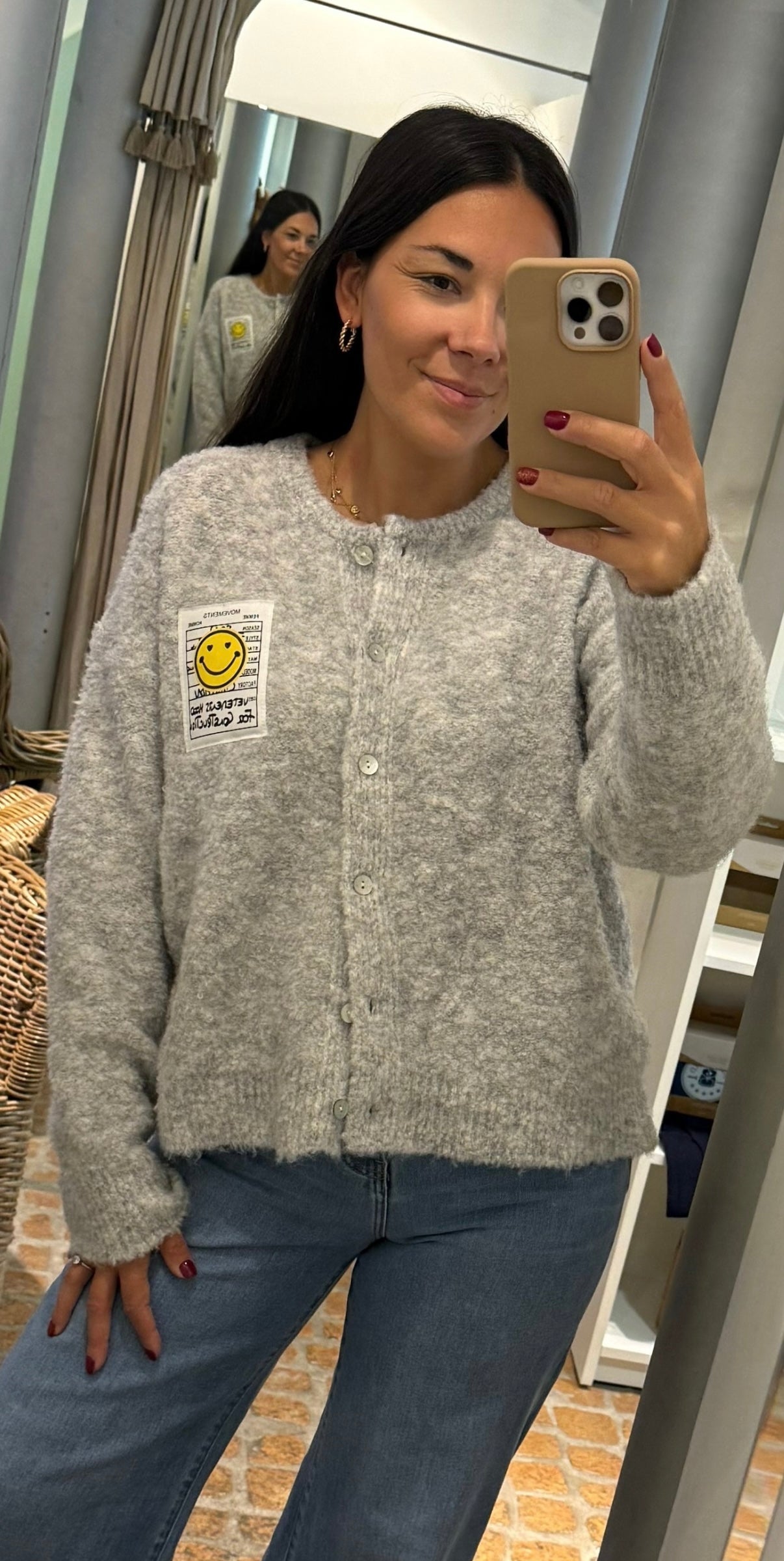 Kuschelige Strickjacke Smiley in grau