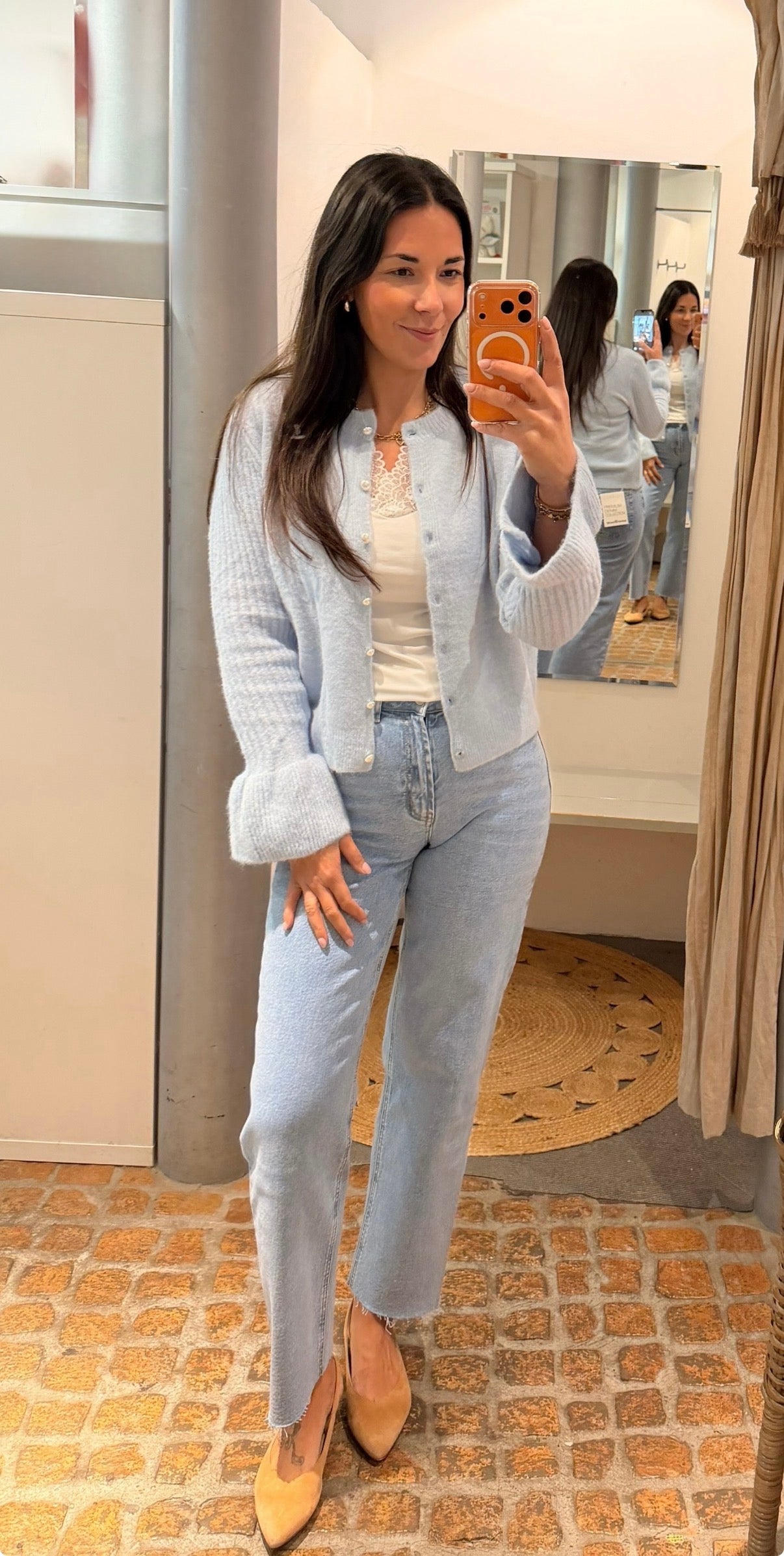 MOM JEANS DESTROYED