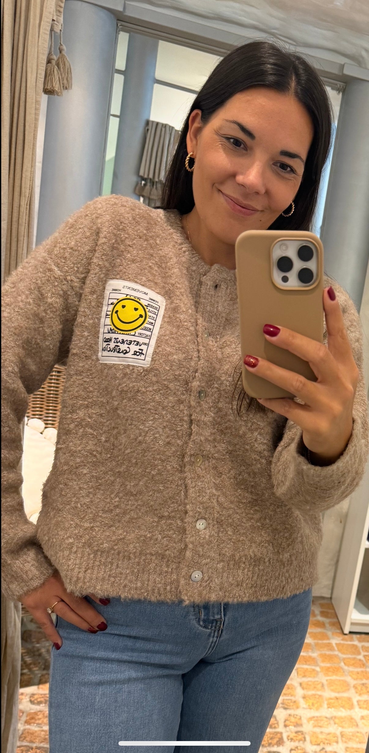 Kuschelige Strickjacke Smiley in beige