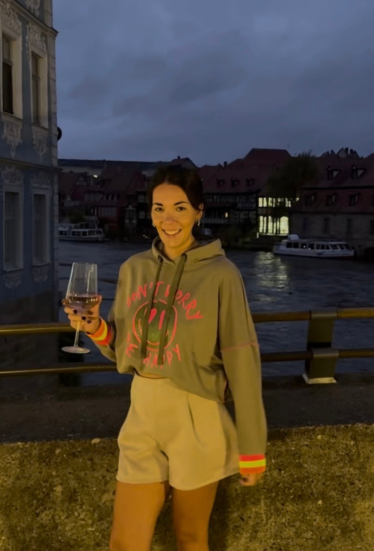 Miss Goodlife Hoodie „don’t worry be happy“ in olive