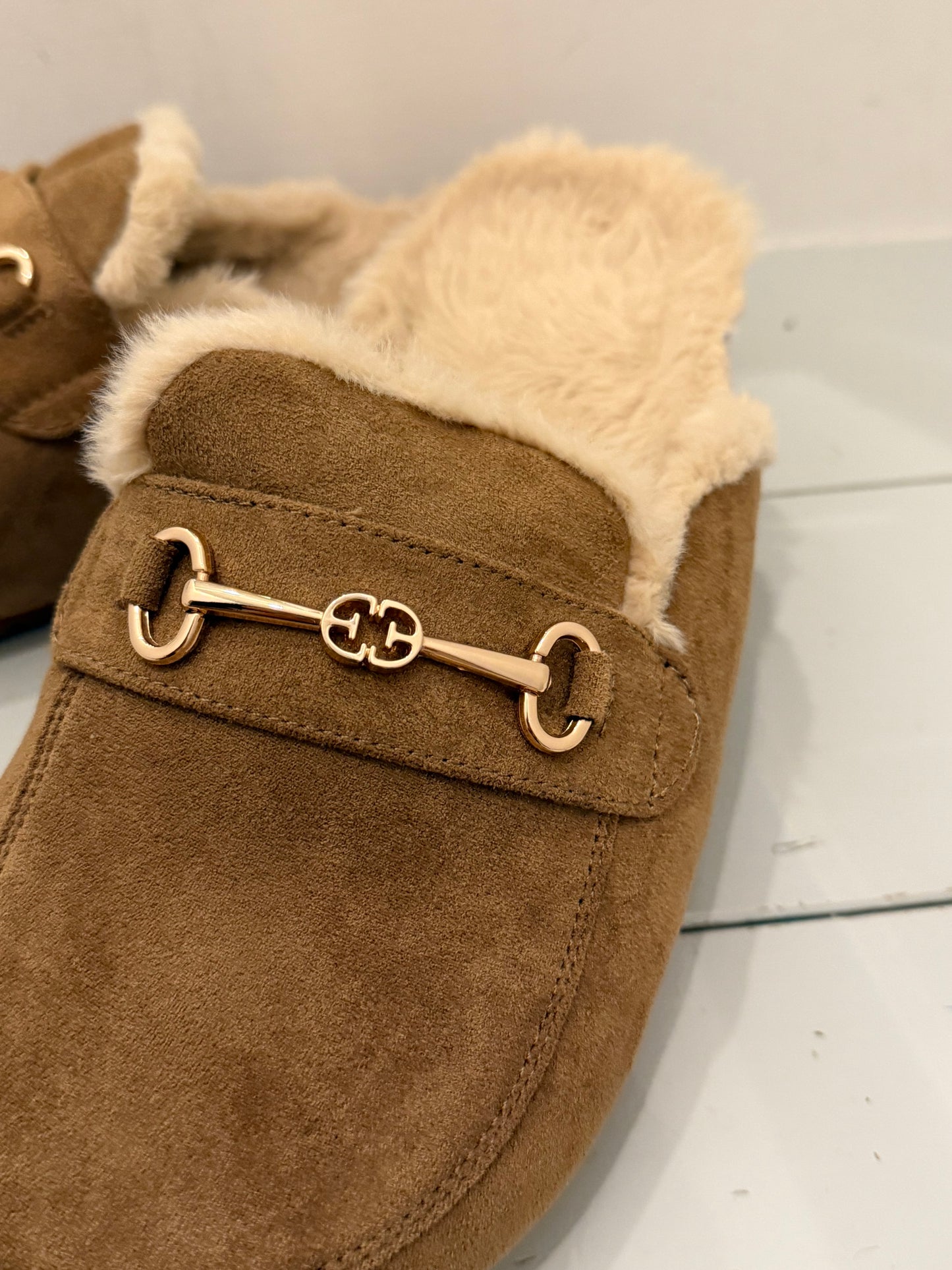 Cozy Slippers mit Schnalle