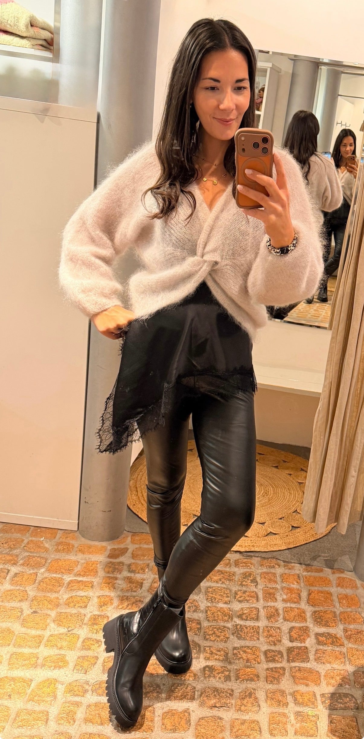 Kuscheliger Mohair Pulli Knoten in beige