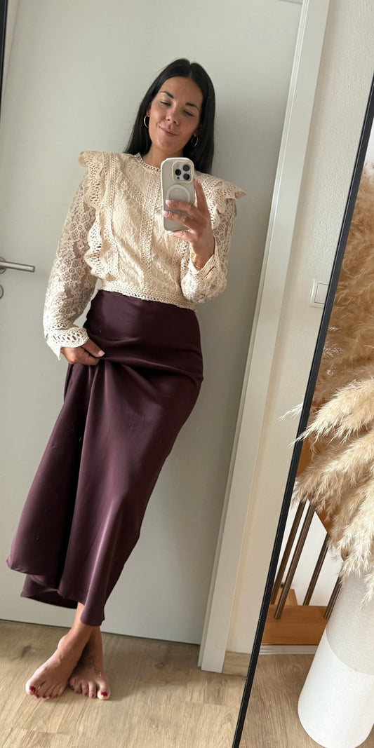 Satinrock in dark cherry