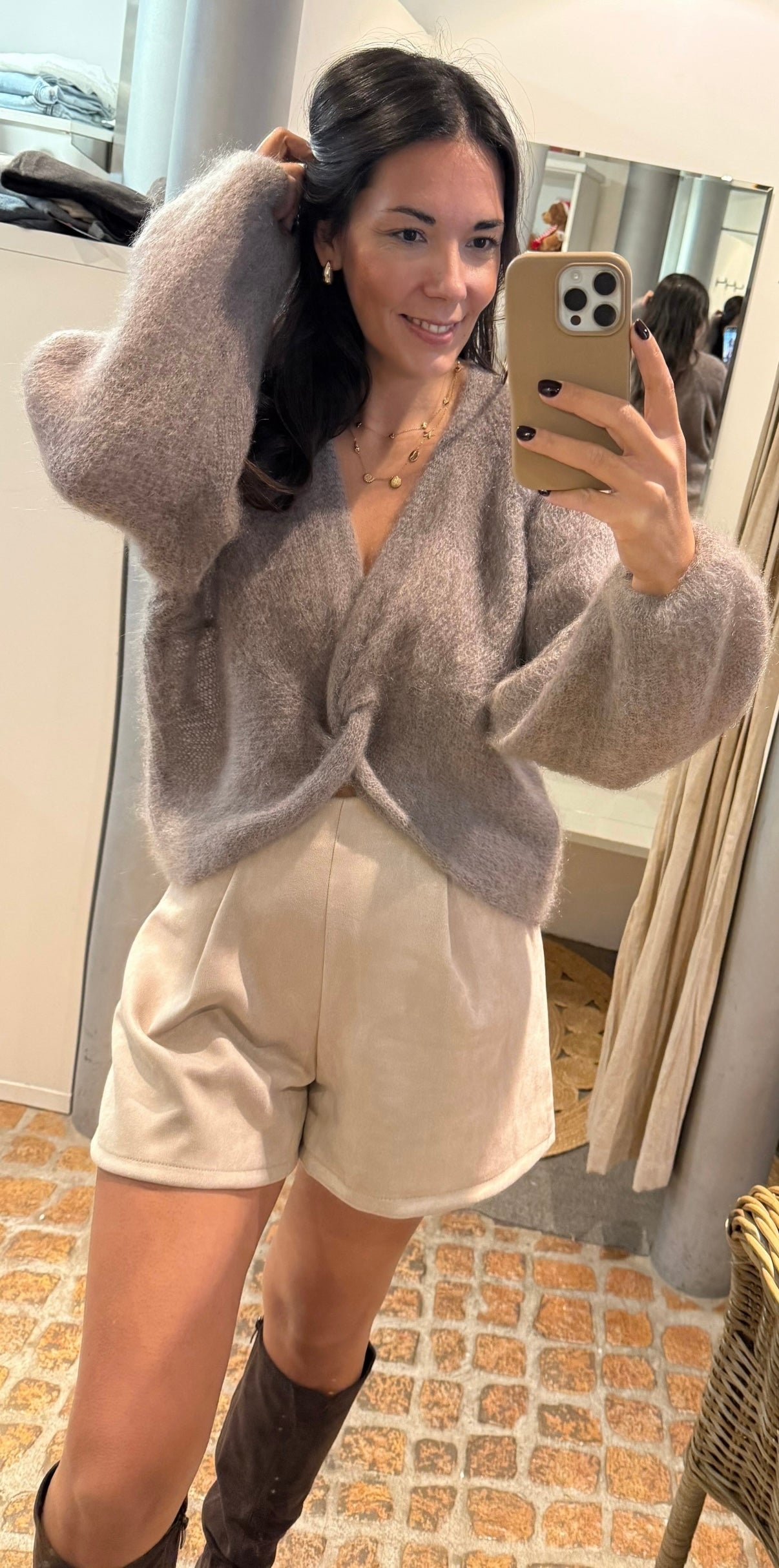 Kuscheliger Mohair Pulli Knoten in Taupe