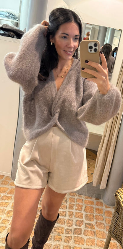 Kuscheliger Mohair Pulli Knoten in Taupe