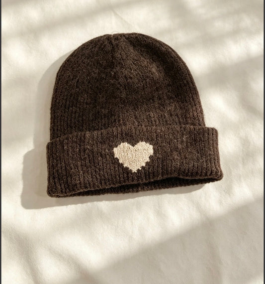 COZY MÜTZE HEART SCHOKOBRAUN