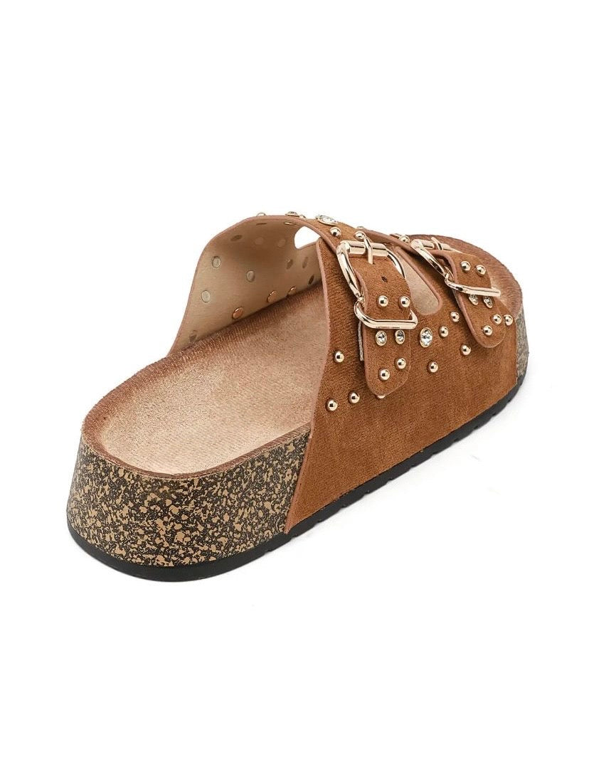 SCHLAPPEN MIT NIETEN