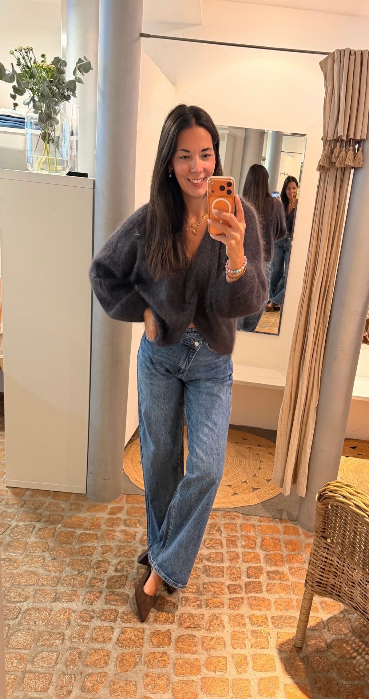 KUSCHELIGER MOHAIR PULLI MIT KNOTEN ANTHRAZIT