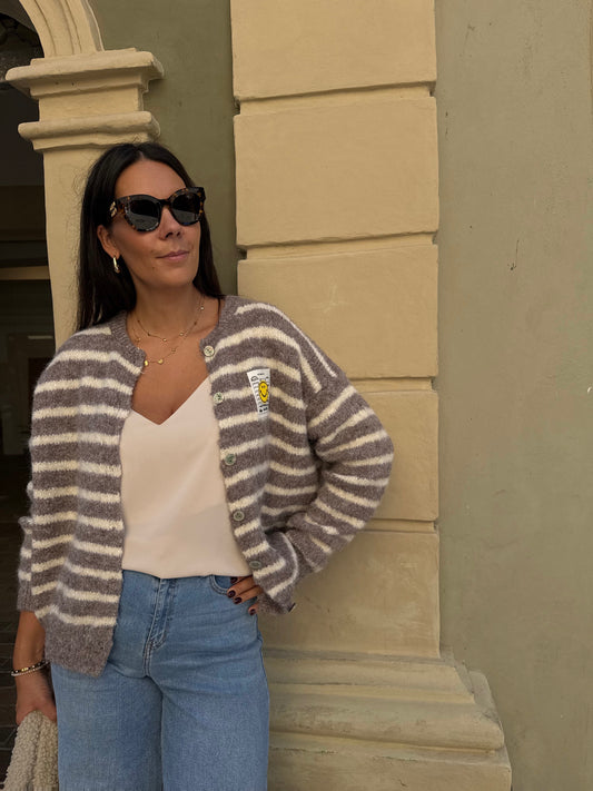 Kuschelige Strickjacke Smiley gestreift in taupe