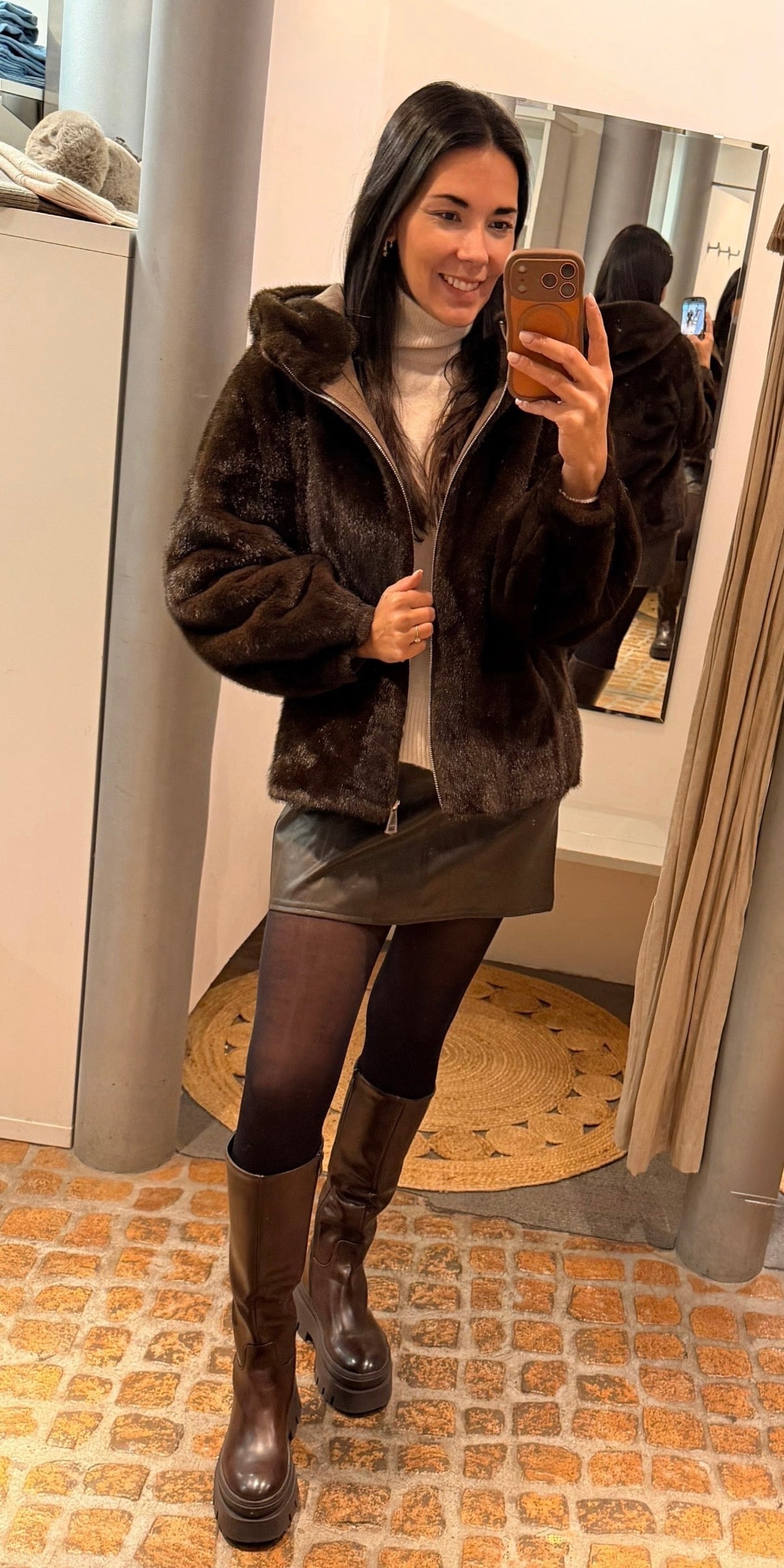 Fellimitat Jacke mit Kapuze in braun