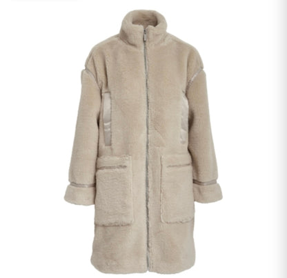 Peppercorn Teddy Mantel