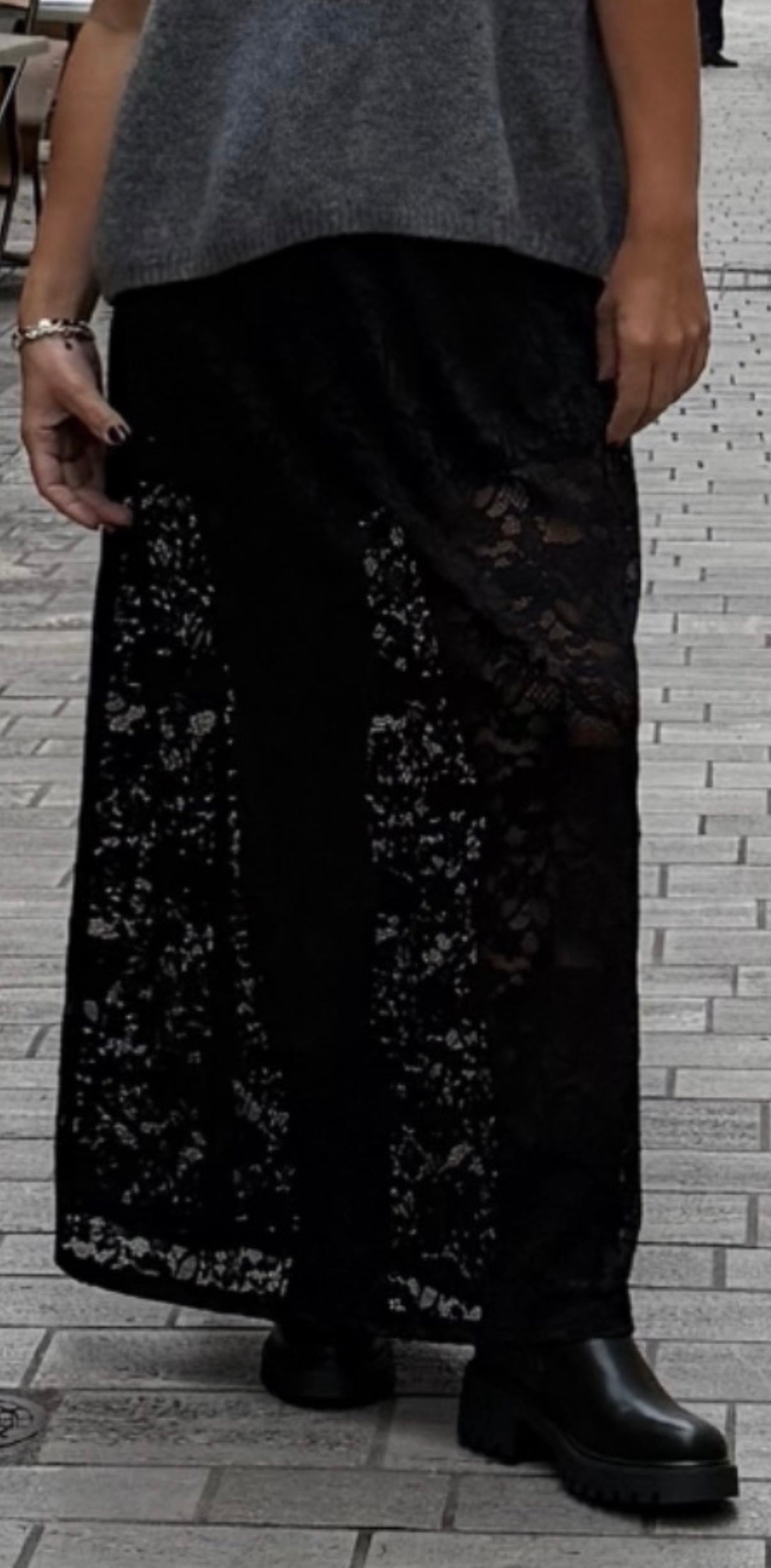 Loose Rock mit Spitze in schwarz