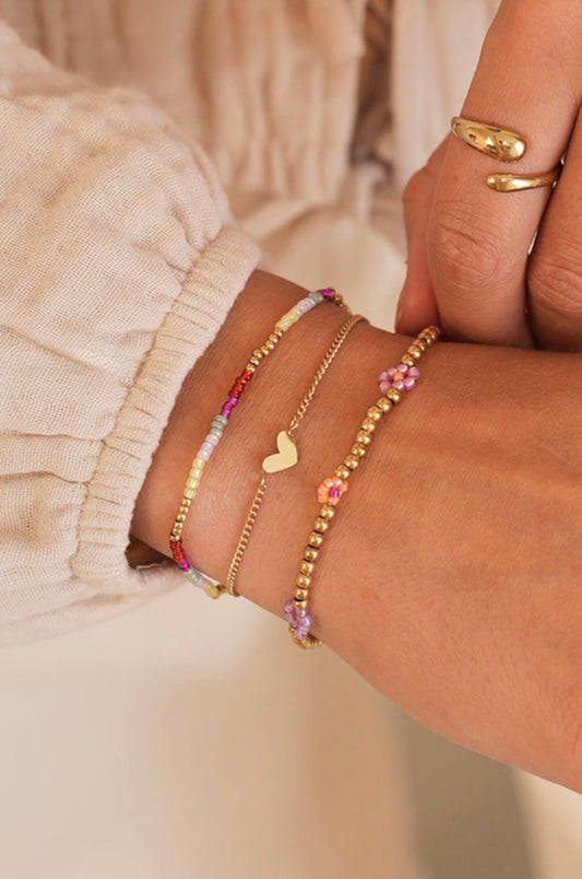 Perlenarmband mit Blüten in gold