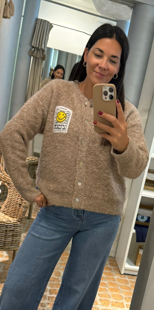 Kuschelige Strickjacke Smiley in beige
