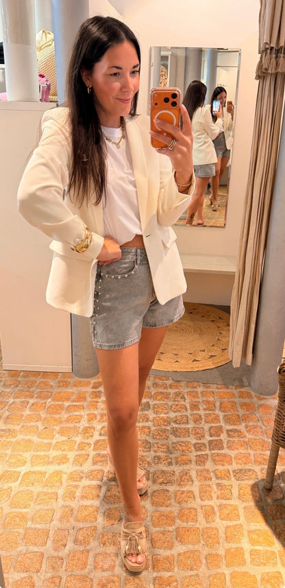 JEANS SHORT NIETEN DETAIL