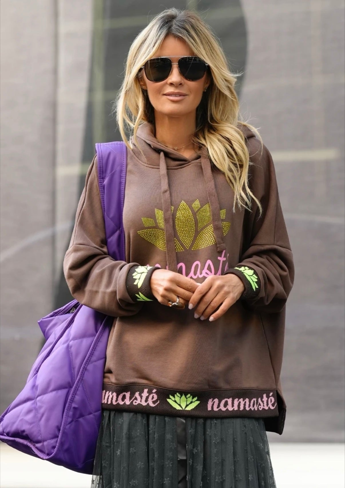 Miss Goodlife Hoodie Namasté in braun