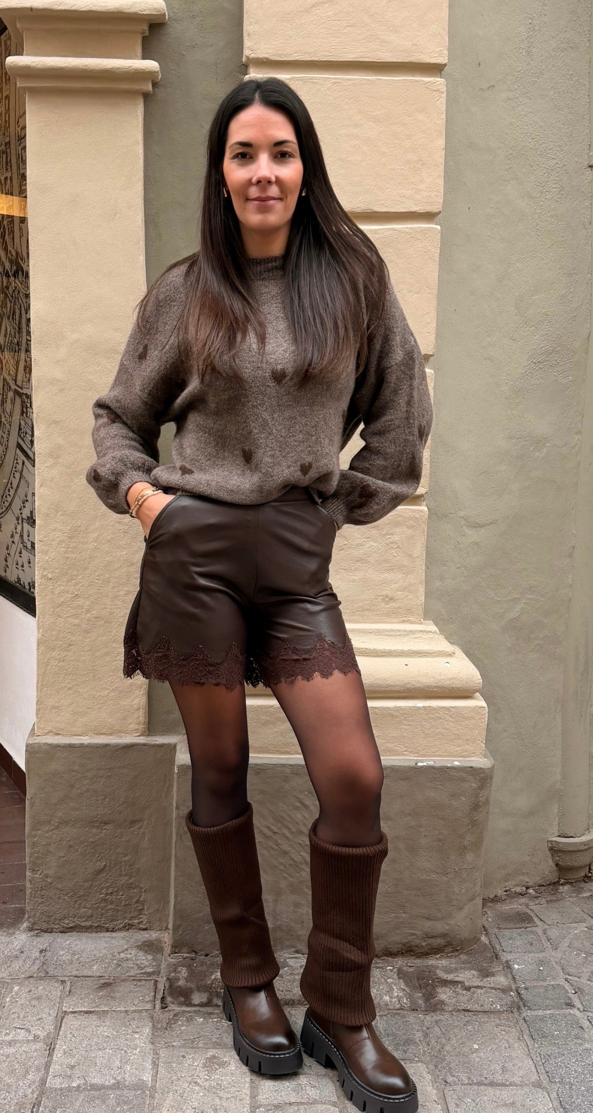 Shorts Lederoptik mit Spitze in braun