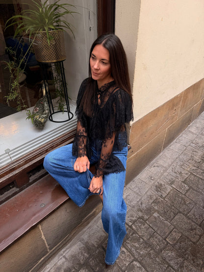 LACE BLUSE BLACK