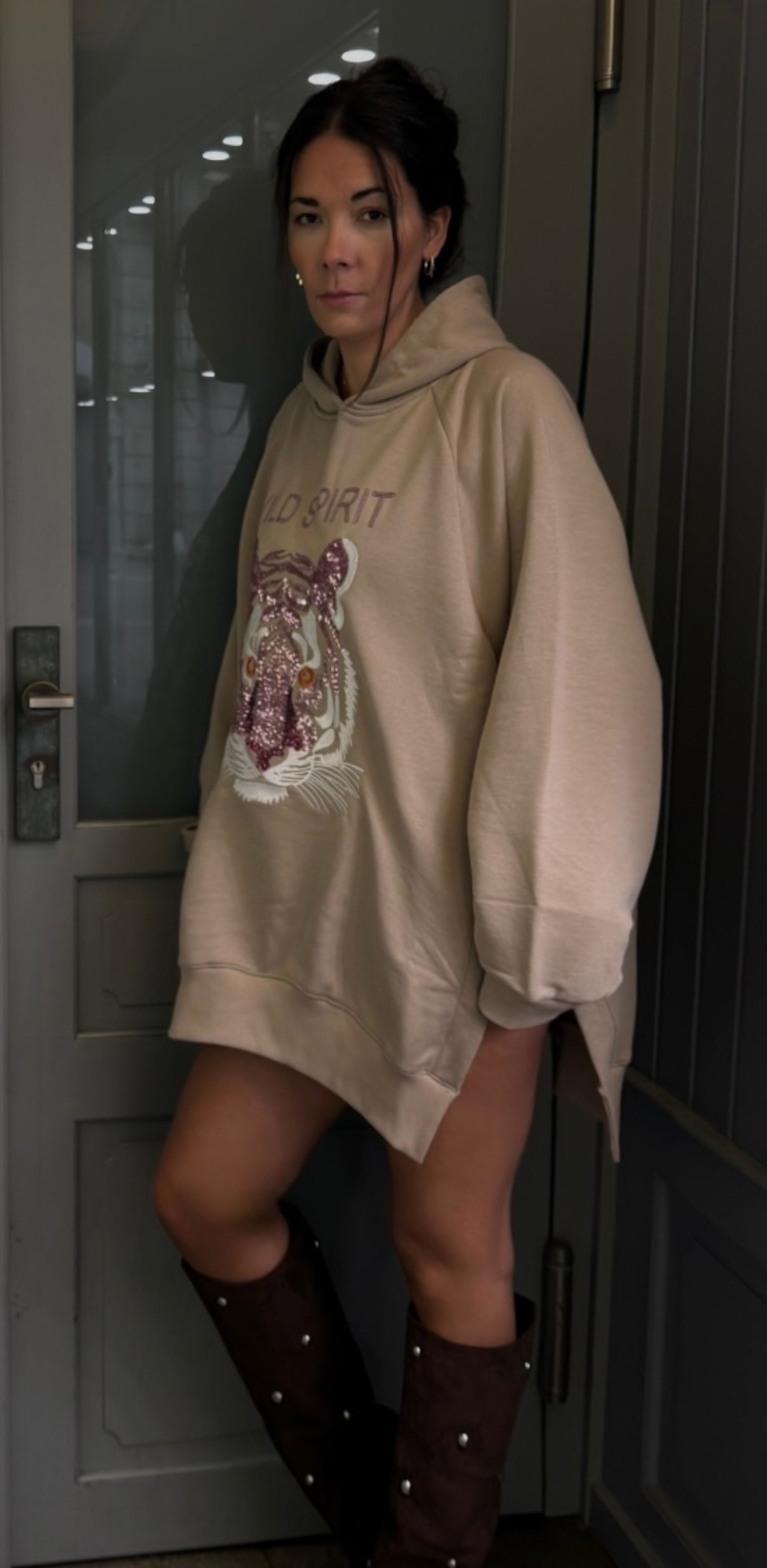 Miss Goodlife Hoodie Tiger Pailletten in beige