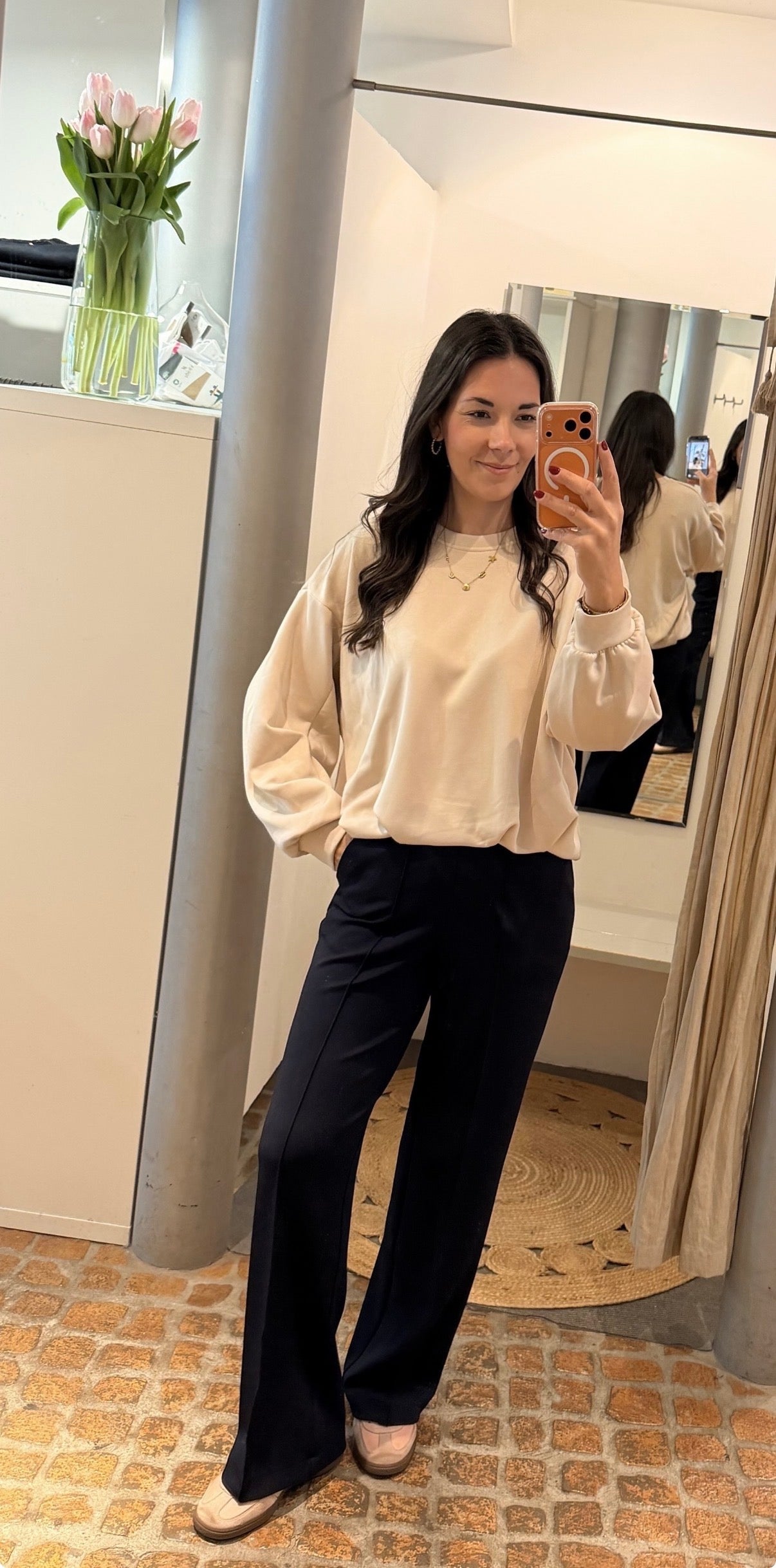 SWEATSHIRT MIT BALLONSAUM IN BEIGE