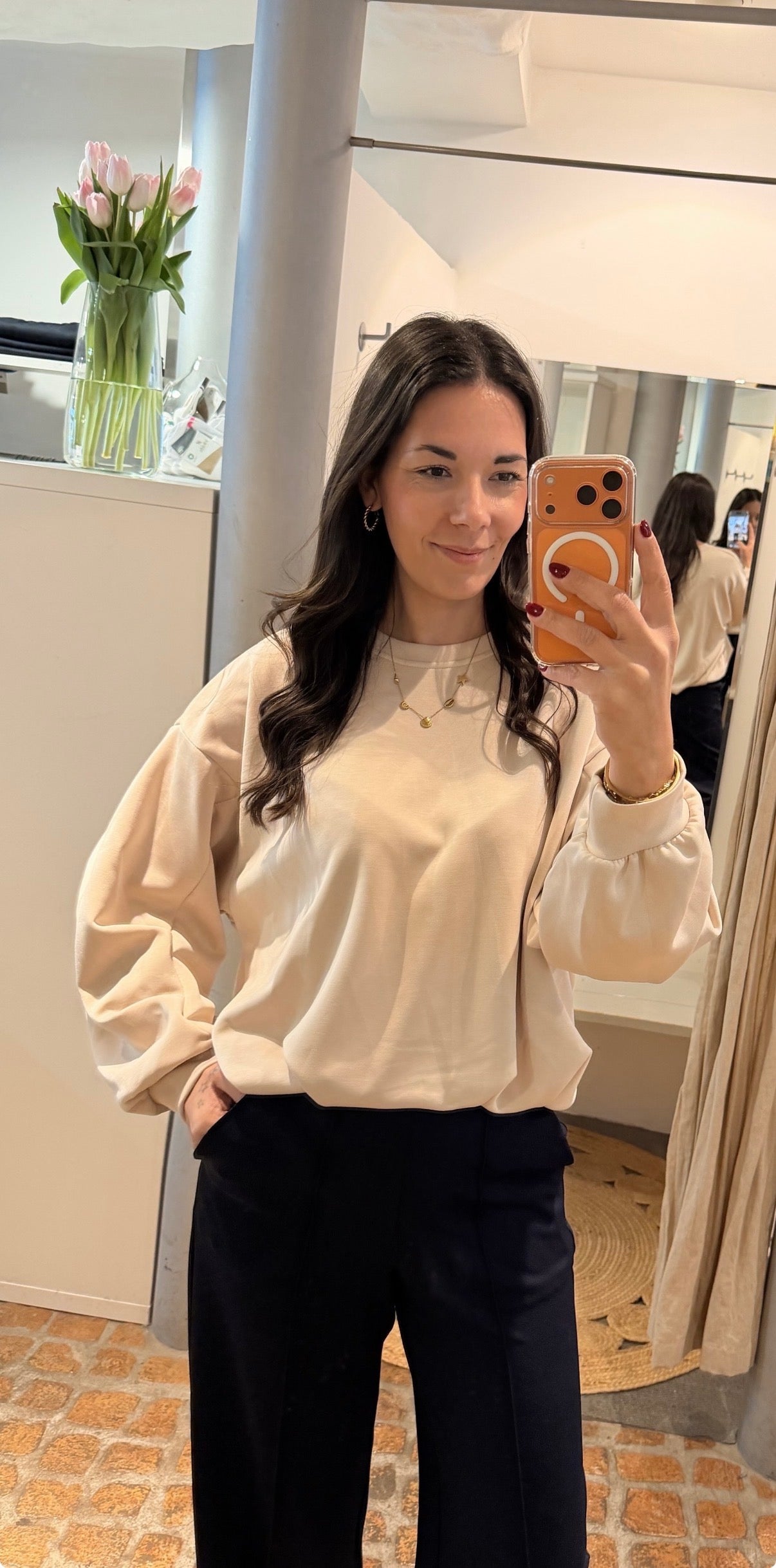 SWEATSHIRT MIT BALLONSAUM IN BEIGE