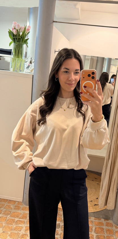 SWEATSHIRT MIT BALLONSAUM IN BEIGE