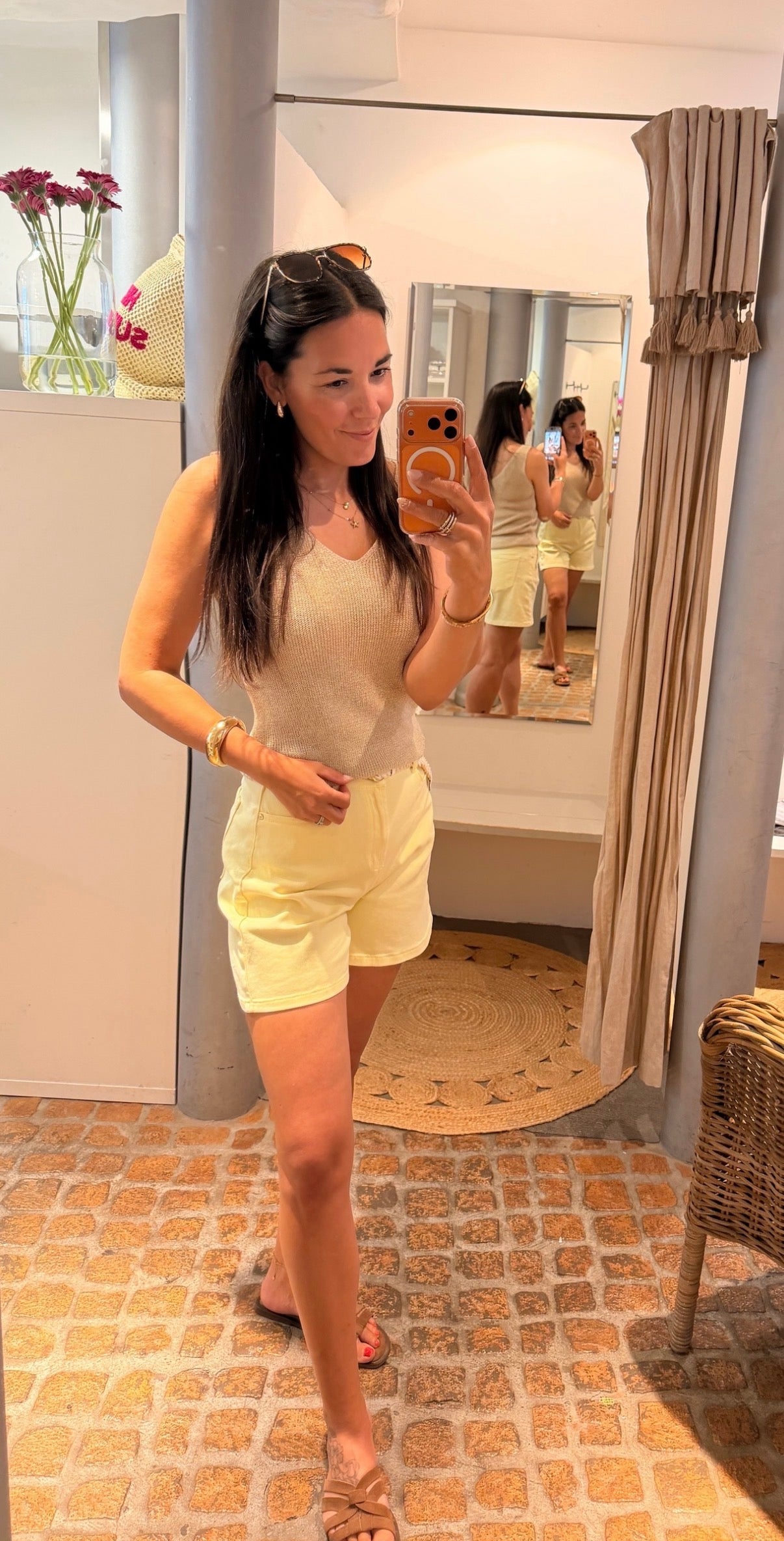 SHORTS BUTTER YELLOW