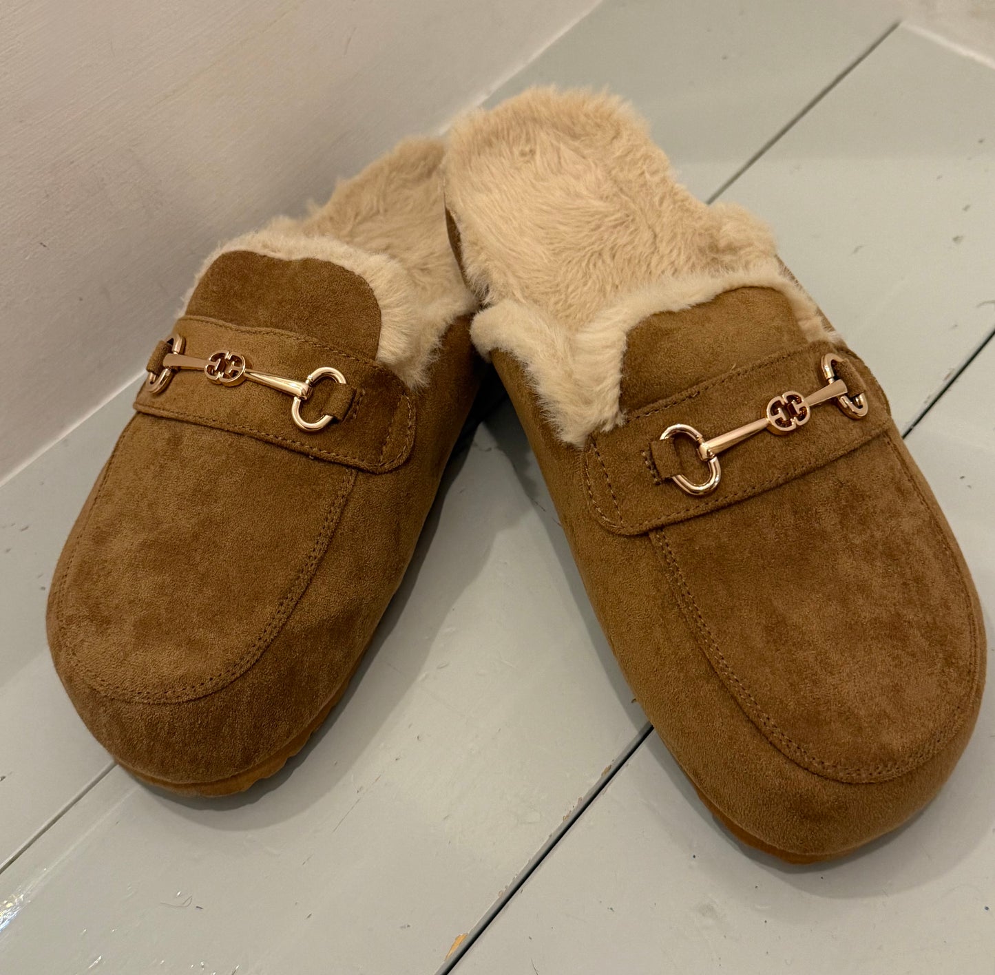 Cozy Slippers mit Schnalle