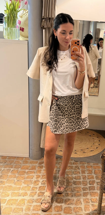 LEO SKORT