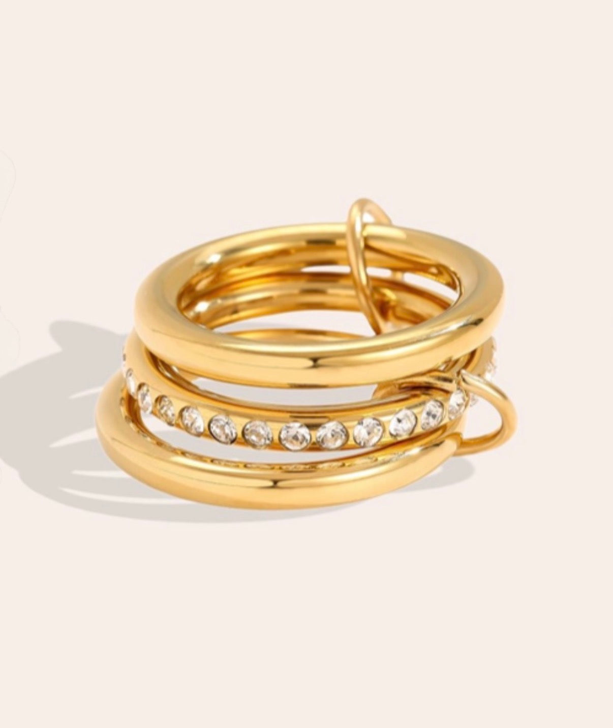 Ring Dreifach verbunden mit Strass in gold